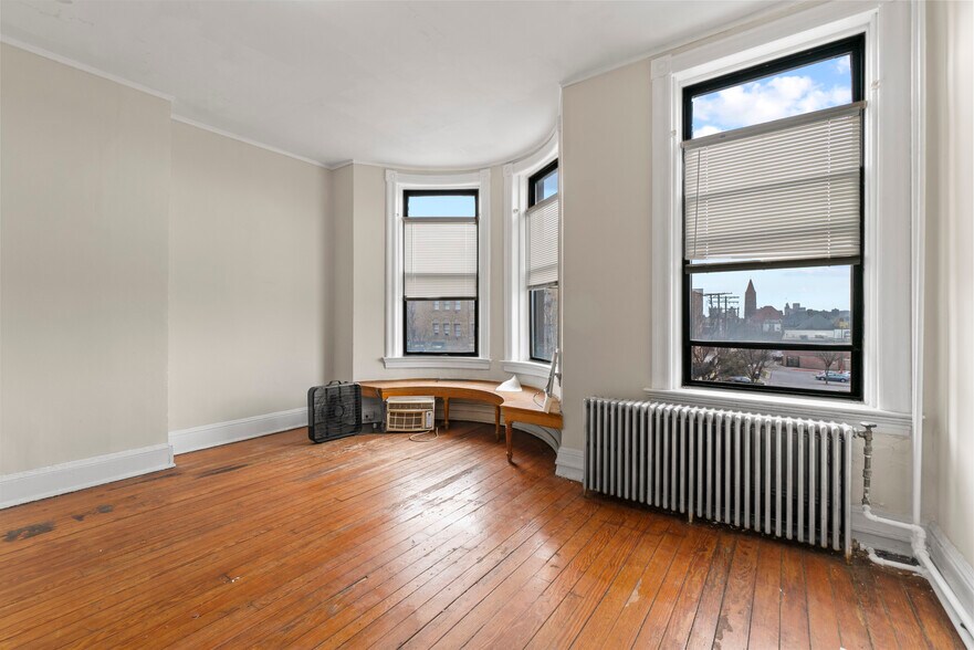 More Photos Of 28 E 25th St, Baltimore Storefront Retail Residential For Sale