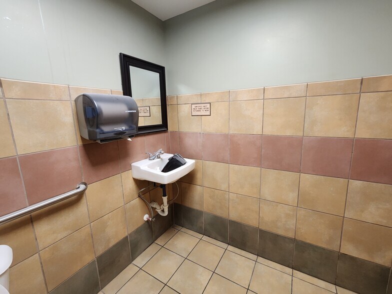 More Photos Of 108 E Pine St, East Prairie Restaurant For Sale