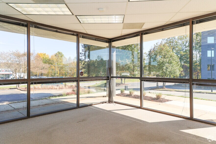 More Photos Of 7500 E Independence Blvd, Charlotte Unknown For Lease