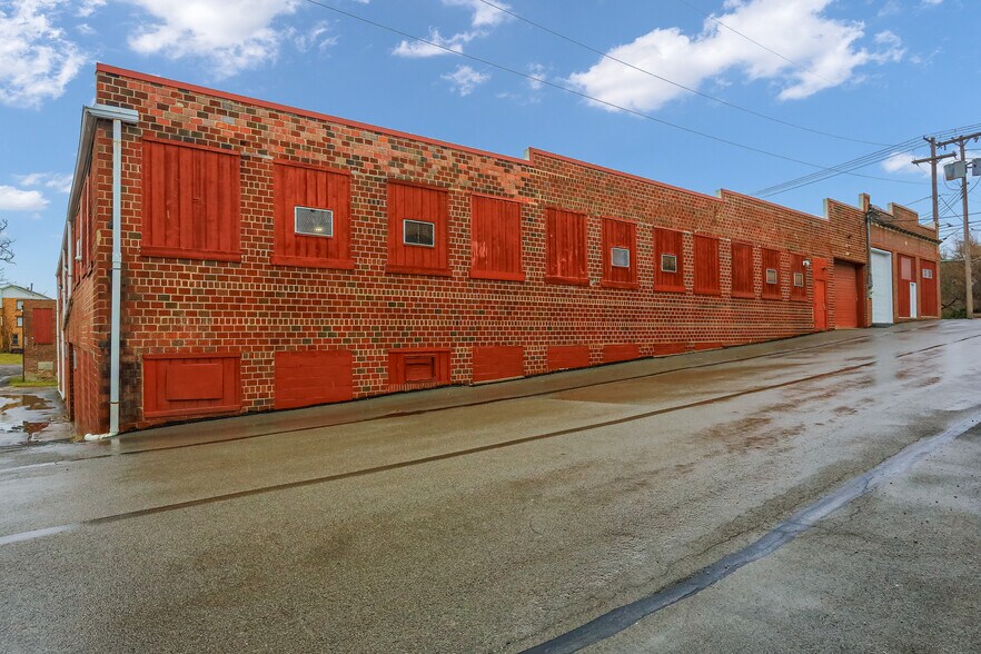 More Photos Of 468 E Washington St, New Castle Manufacturing For Lease