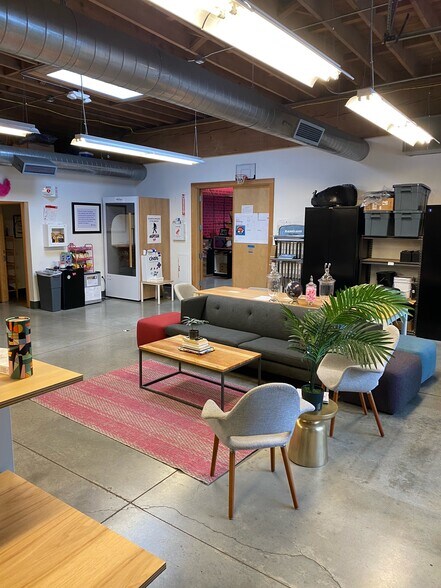 More Photos Of 2712 N Mississippi Ave, Portland Office For Lease