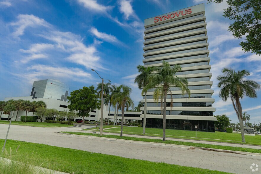 More Photos Of 1555 Palm Beach Lakes Blvd, West Palm Beach Office For Lease