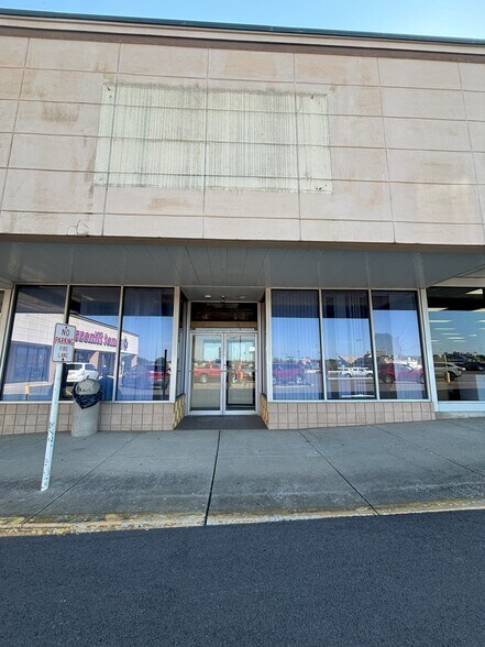 More Photos Of 718 N 12th St, Murray General Retail For Lease