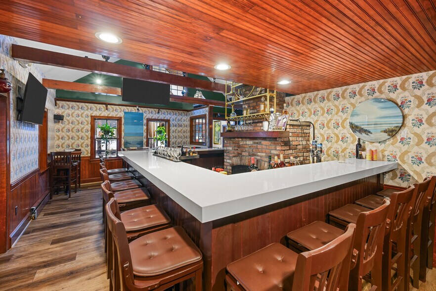 More Photos Of 488 South St, Hyannis Restaurant For Sale