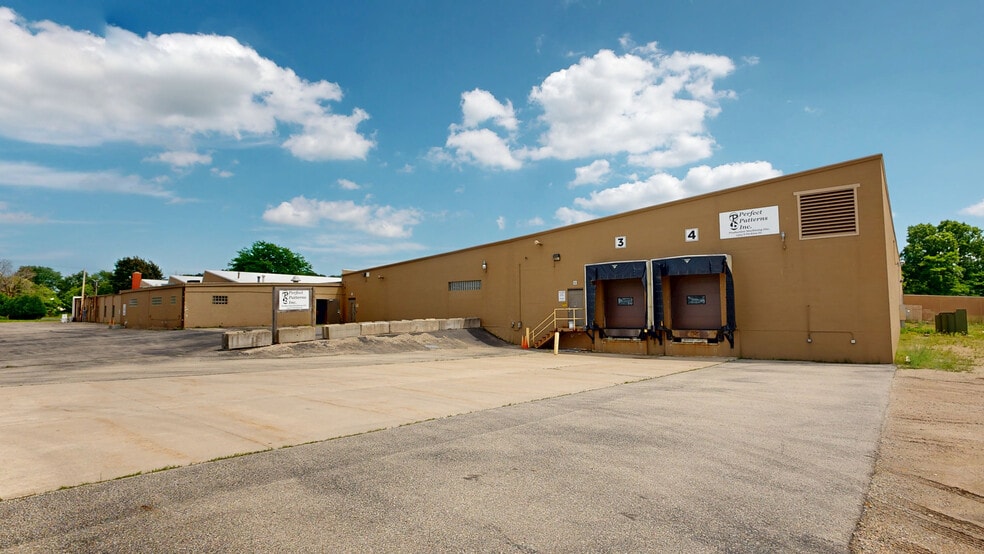 More Photos Of 1325 S Perkins St, Appleton Manufacturing For Lease