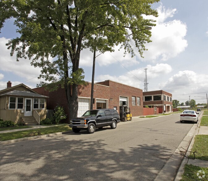 More Photos Of 721 E Saratoga St, Ferndale Warehouse For Sale