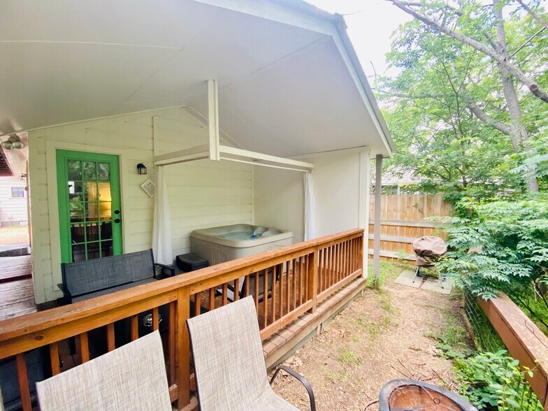 More Photos Of 104 Scudder Ln, Wimberley Hotel For Sale