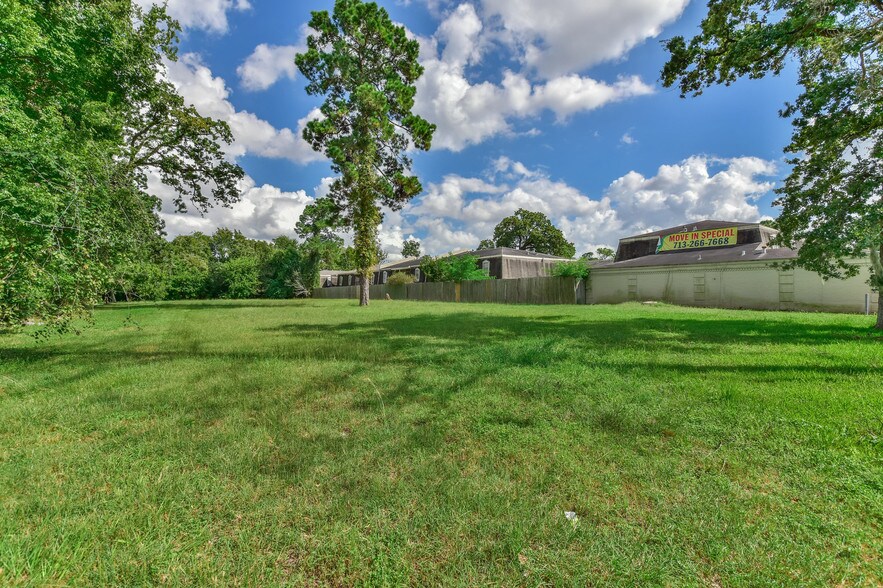 More Photos Of 2818 W TC Jester Blvd, Houston Land For Sale