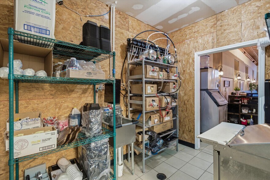More Photos Of 109 N Houston St, Edgewood Restaurant For Sale