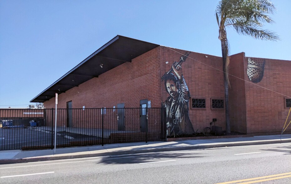 More Photos Of 4100 Vanowen Pl, Burbank Warehouse For Lease