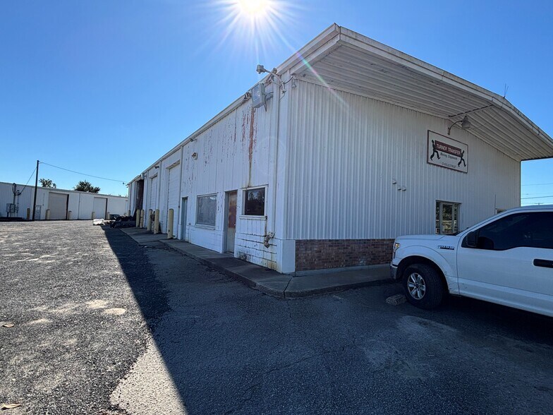 More Photos Of 4185 Chitwood Dr, North Charleston Warehouse For Lease
