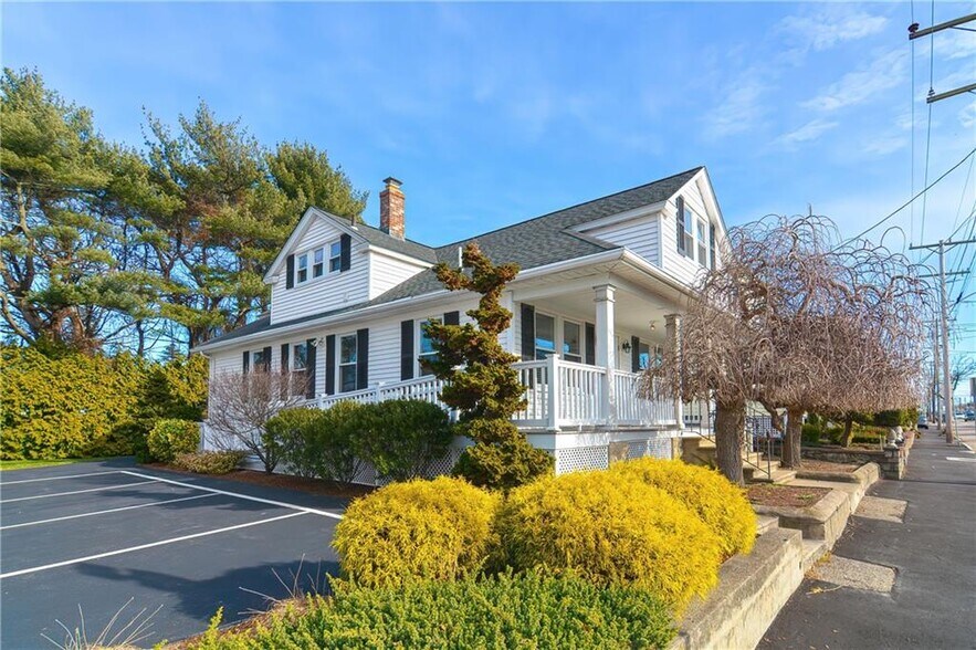 More Photos Of 468 Warren Ave, East Providence Medical For Sale