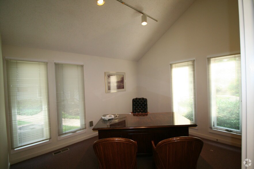 More Photos Of 300 N Pottstown Pike, Exton Office For Lease