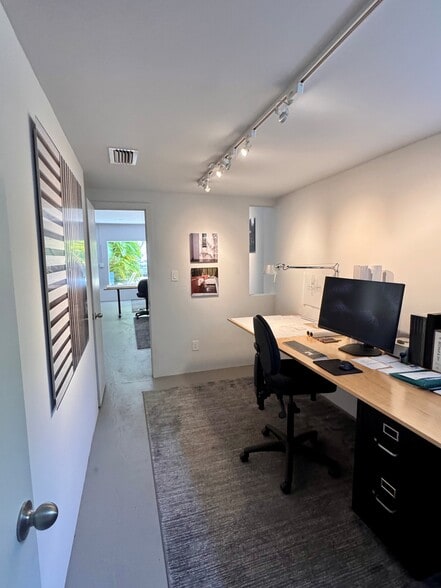 More Photos Of 966 6th Ave S, Naples Office For Lease