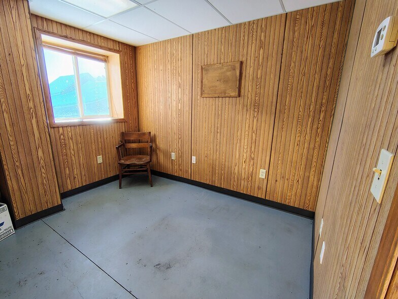 More Photos Of N16184 Old Hwy 13, Lake Service For Sale