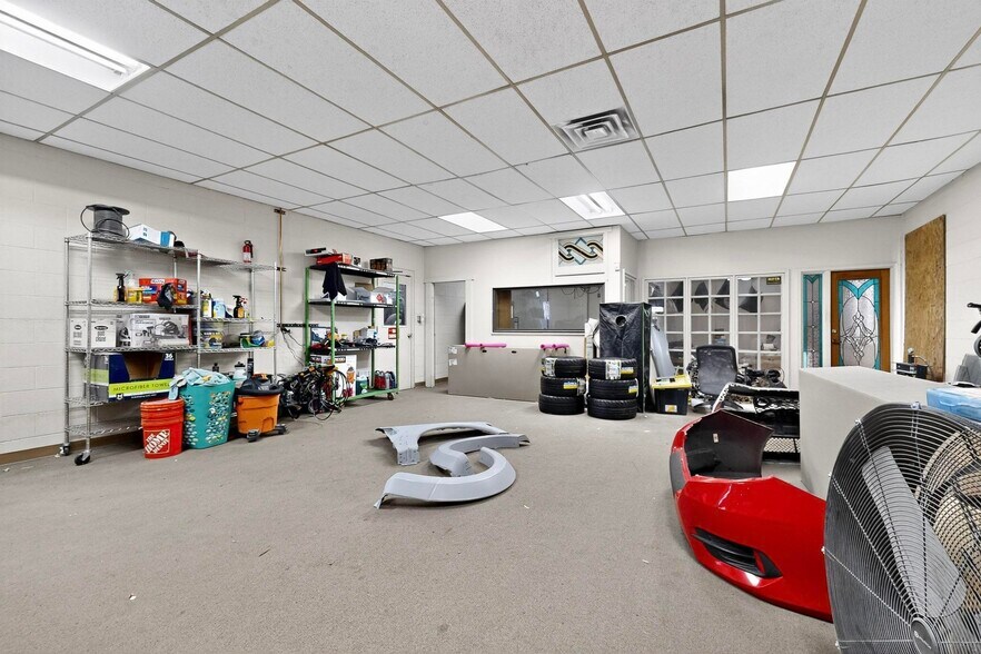 More Photos Of 2105 Aztec Rd NE, Albuquerque Warehouse For Sale