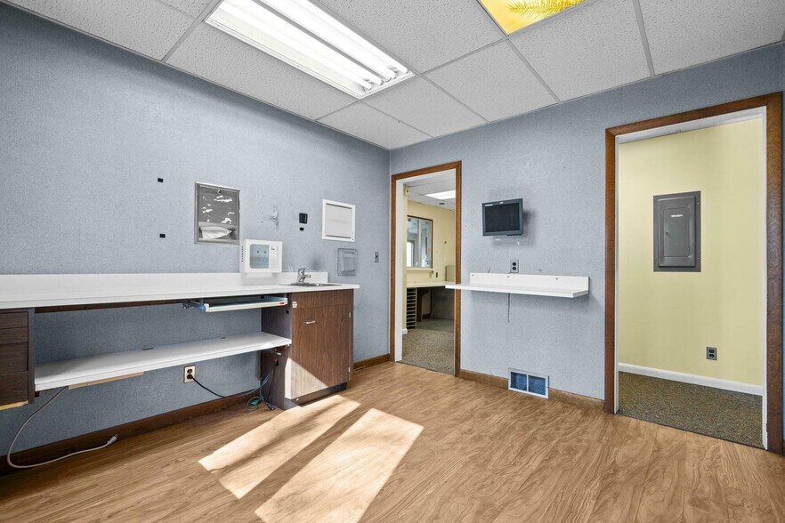 More Photos Of 921 Boston Tpke, Bolton Medical For Lease