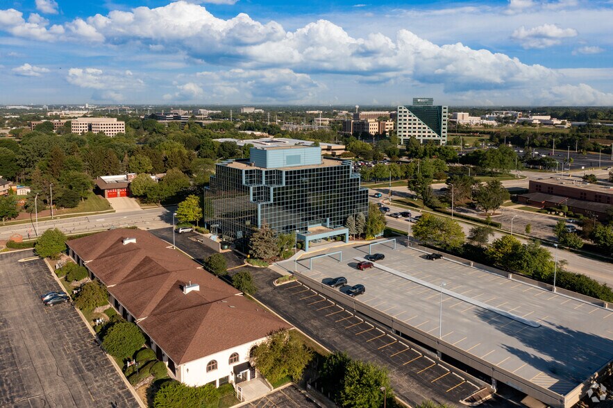 More Photos Of 400 E Diehl Rd, Naperville Office For Sale