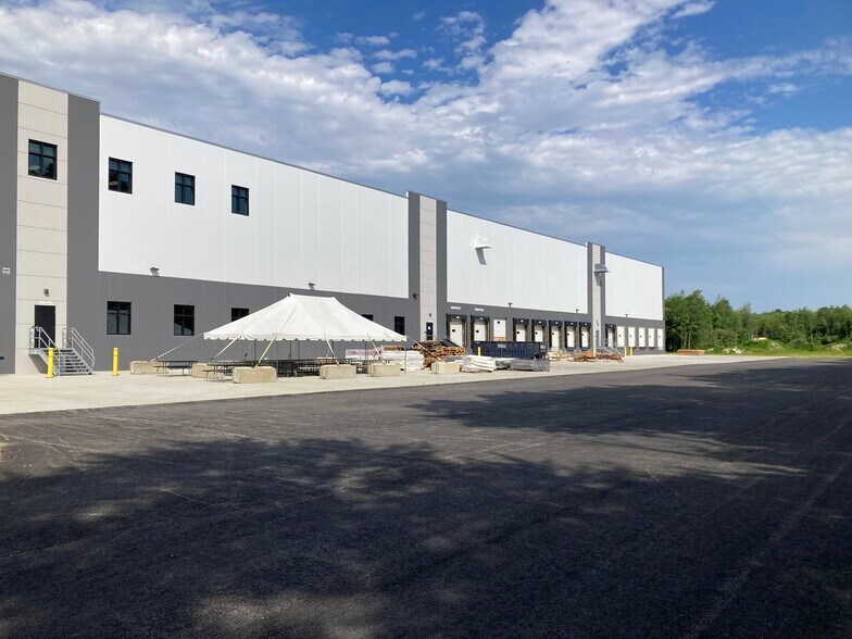 More Photos Of 7 Crow's Nest Circle Dr, Merrimack Warehouse For Lease