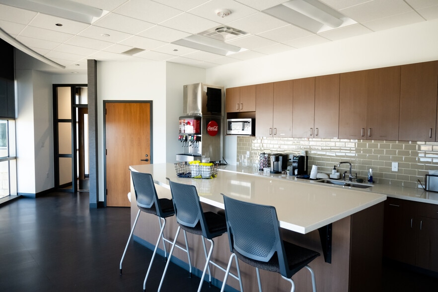 More Photos Of 8200 S Unit Dr, Tulsa Office For Lease