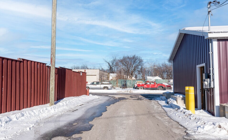 More Photos Of 2816 Old North Point Rd, Baltimore Bar For Sale