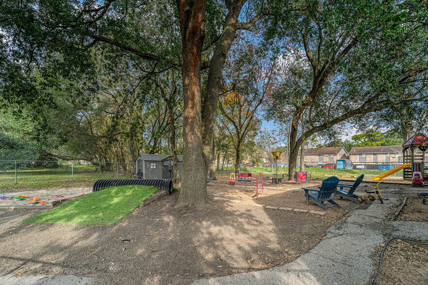 More Photos Of 3421 E Walnut St, Pearland Daycare Center For Sale