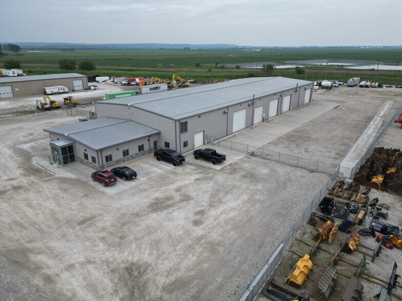 More Photos Of 3400 Old Mormon Bridge Rd, Crescent Warehouse For Lease