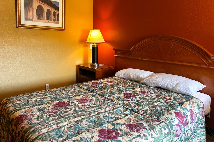 More Photos Of 336 Lee Ave, Bullhead City Hotel For Sale