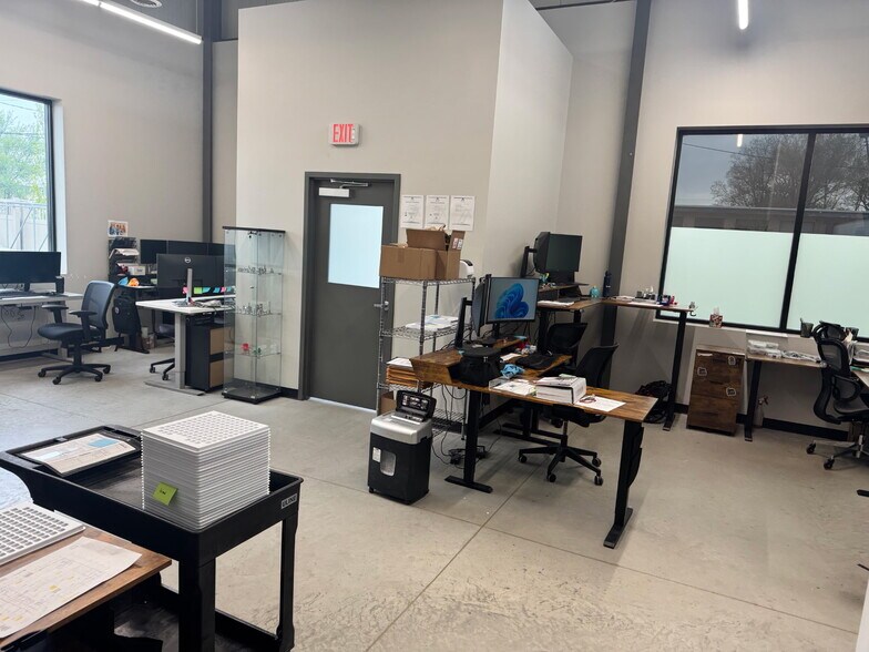 More Photos Of 1535 Steele Ave SW, Grand Rapids Distribution For Lease