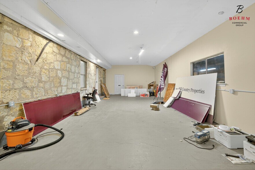 More Photos Of 32840 IH-10 W, Boerne Office For Lease