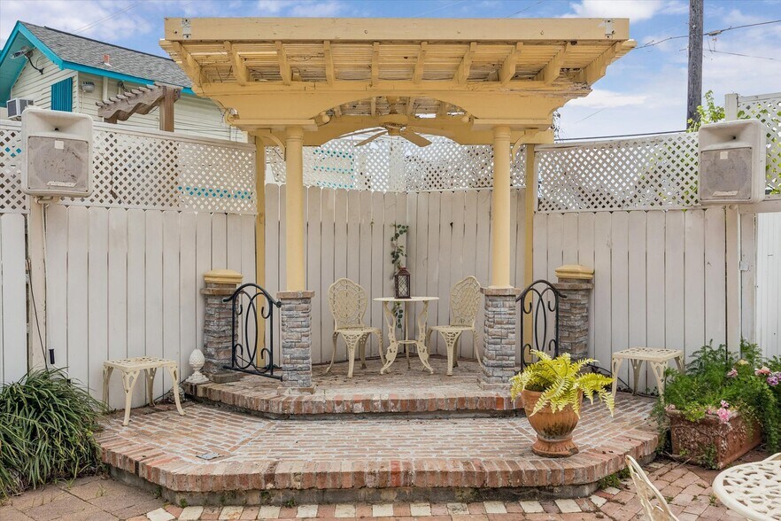 More Photos Of 715 Broadway St, Galveston Specialty For Sale