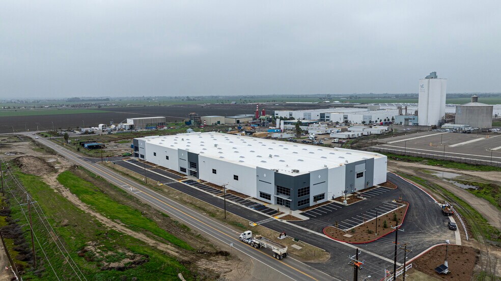 Primary Photo Of 9461 Arbor Ave, Tracy Distribution For Lease