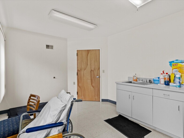 More Photos Of 1830 Route 209, Brodheadsville Office For Sale