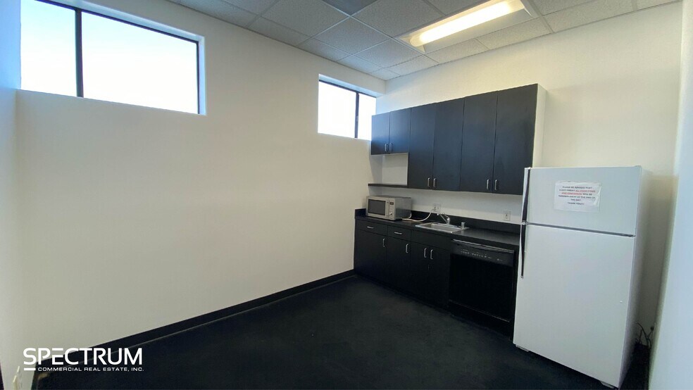 More Photos Of 21617-21621 Nordhoff St, Chatsworth Light Manufacturing For Lease