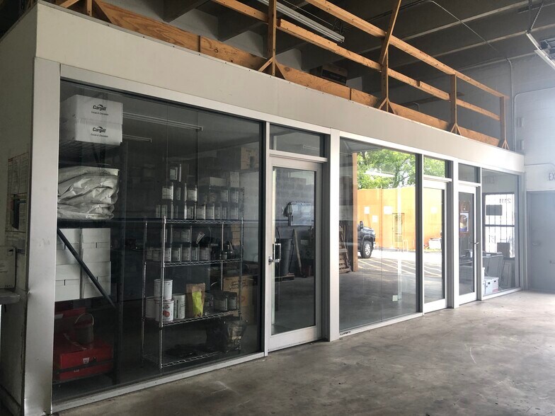 More Photos Of 2075-2129 W 76th St, Hialeah Showroom For Lease