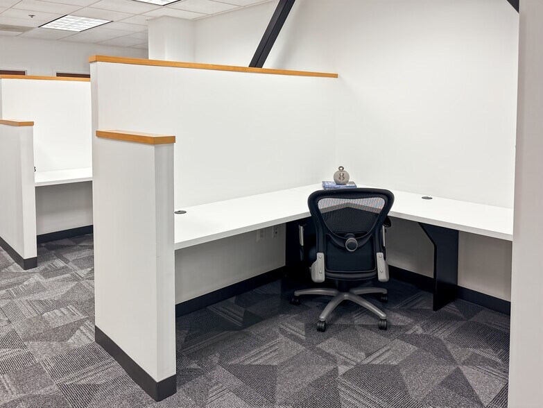 More Photos Of 20937 Ashburn Rd, Ashburn Coworking Space