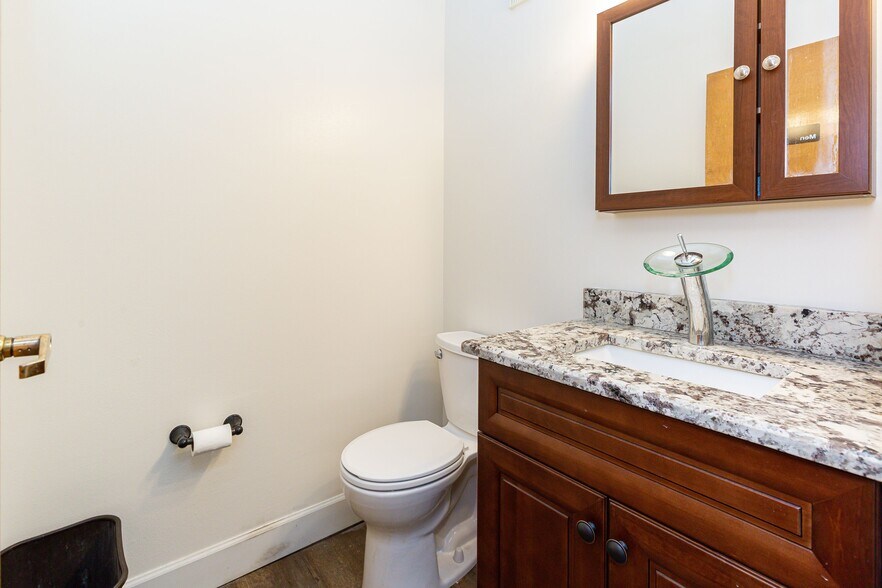 More Photos Of 1477 W Fairbanks Ave, Winter Park Office For Sale