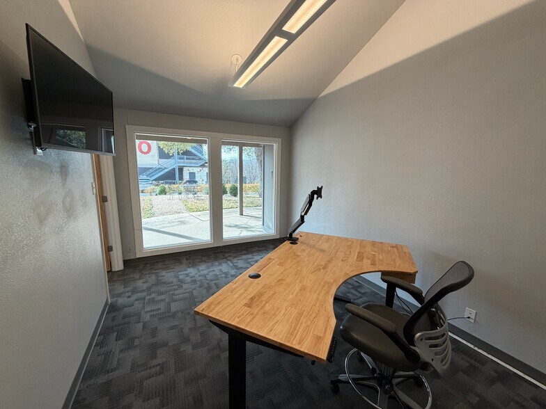 More Photos Of 411 W Main St, Round Rock Unknown For Lease