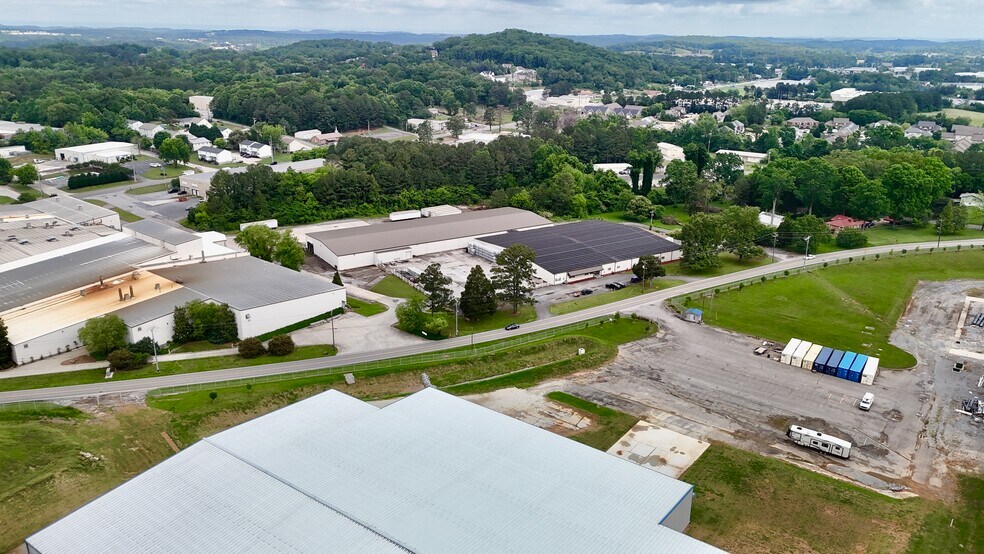 More Photos Of 2915 20th St NE, Cleveland Distribution For Lease