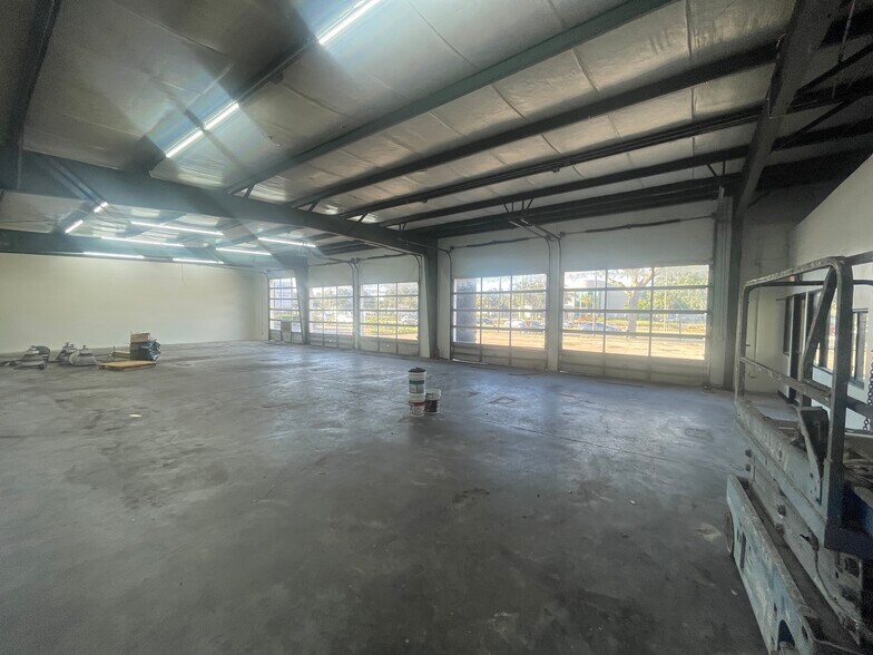 More Photos Of 300 W State Road 434, Longwood Auto Repair For Lease