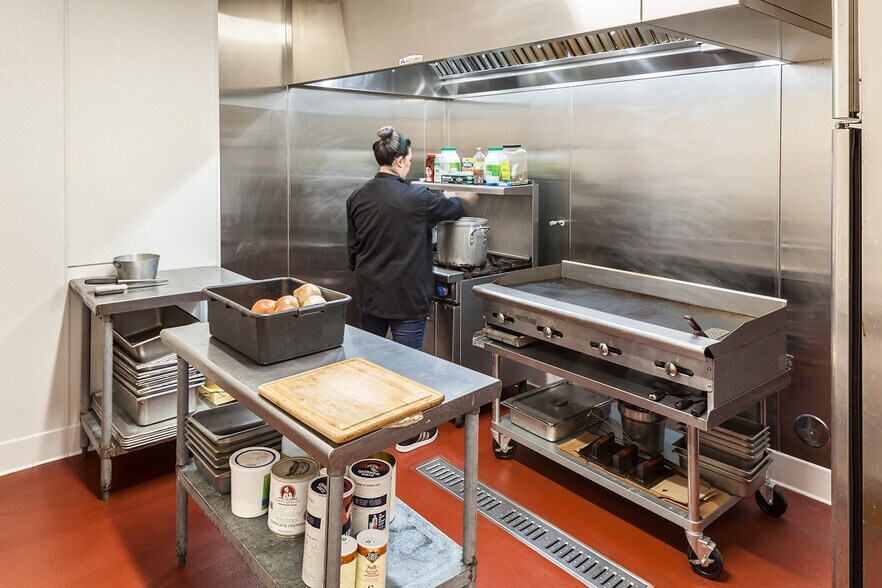 More Photos Of 5801 W Dickens Ave, Chicago Food Processing For Lease