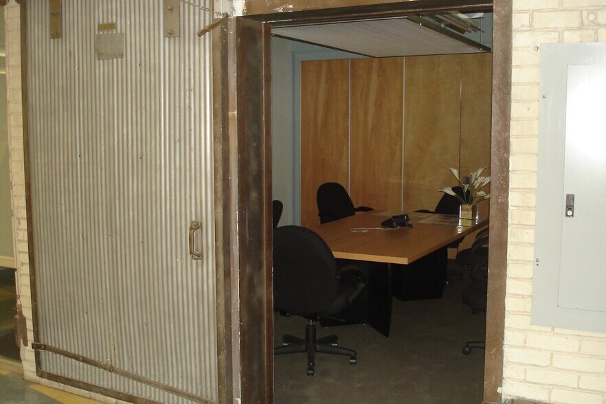 More Photos Of 4809 34th St, Long Island City Service For Lease