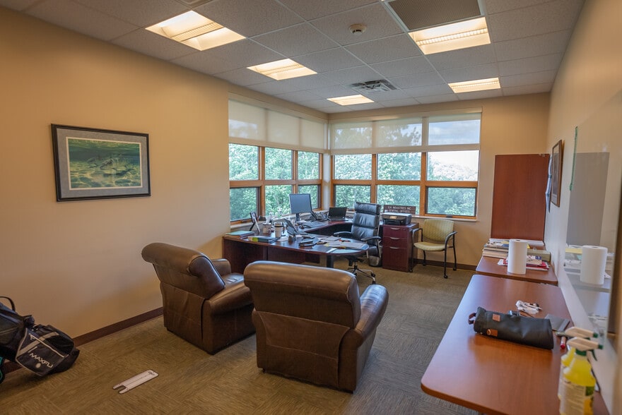 More Photos Of 150 Scharberry Ln, Mars Office For Lease