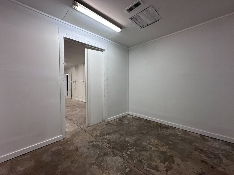 More Photos Of 1530 E 5th Ct, Tulsa Warehouse For Lease