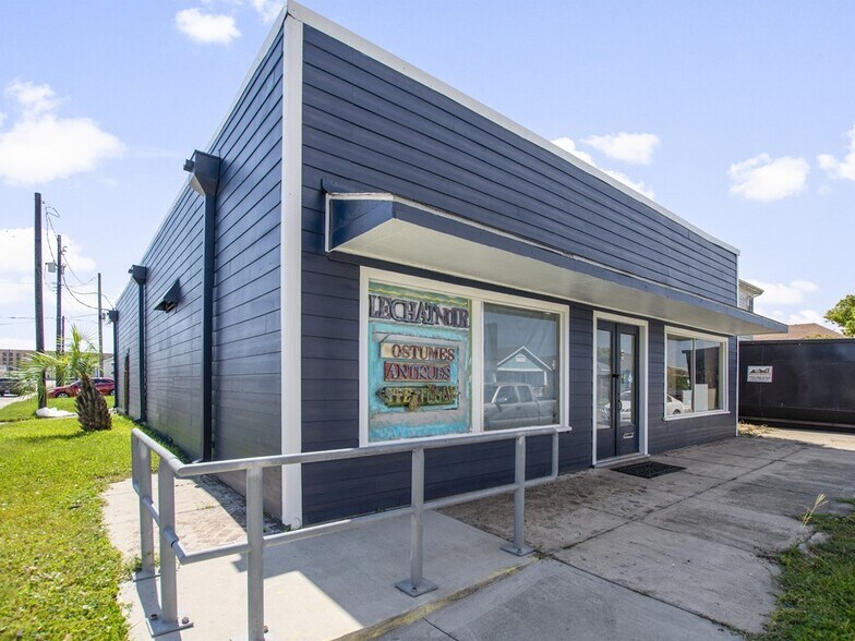 More Photos Of 4301 Avenue S, Galveston Storefront For Sale