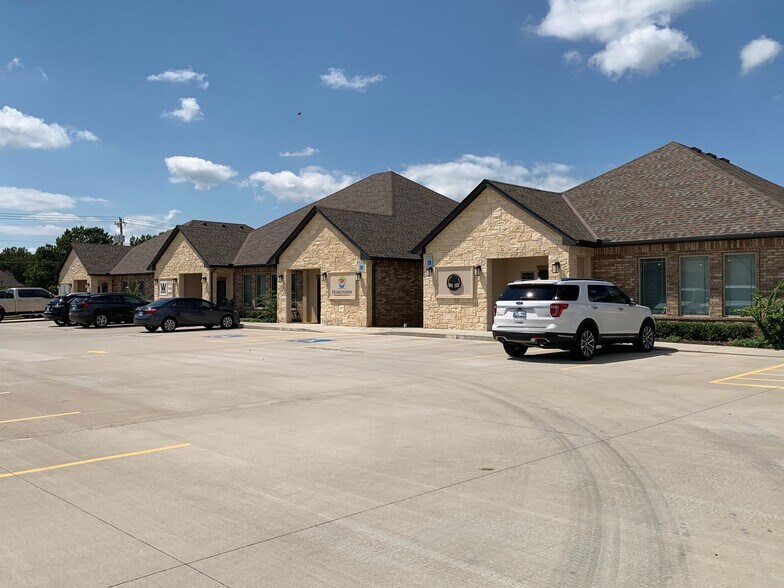 More Photos Of 11900 N MacArthur, Oklahoma City Office For Lease