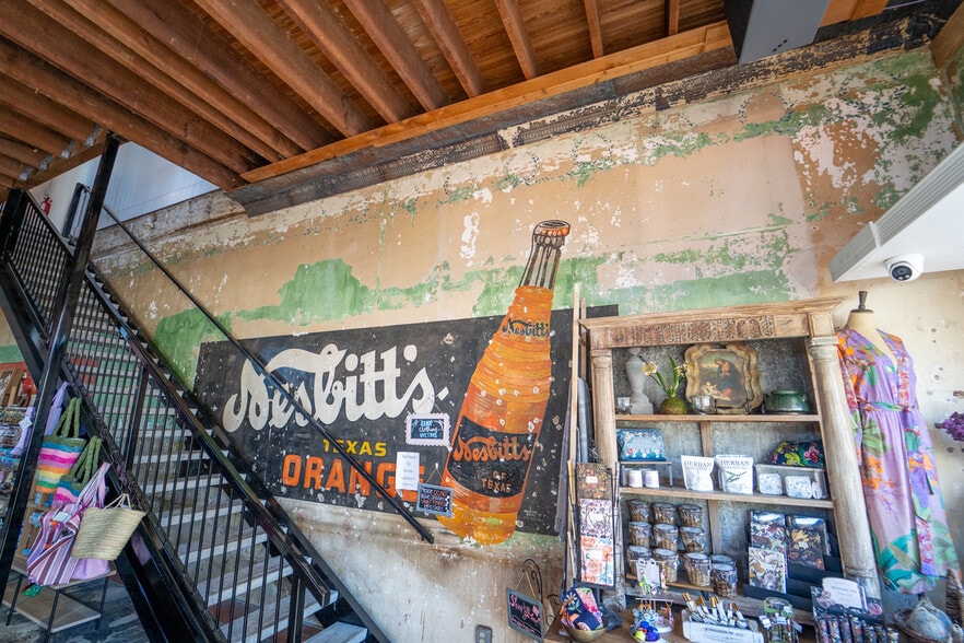 More Photos Of 102 S Main St, Victoria Storefront For Sale