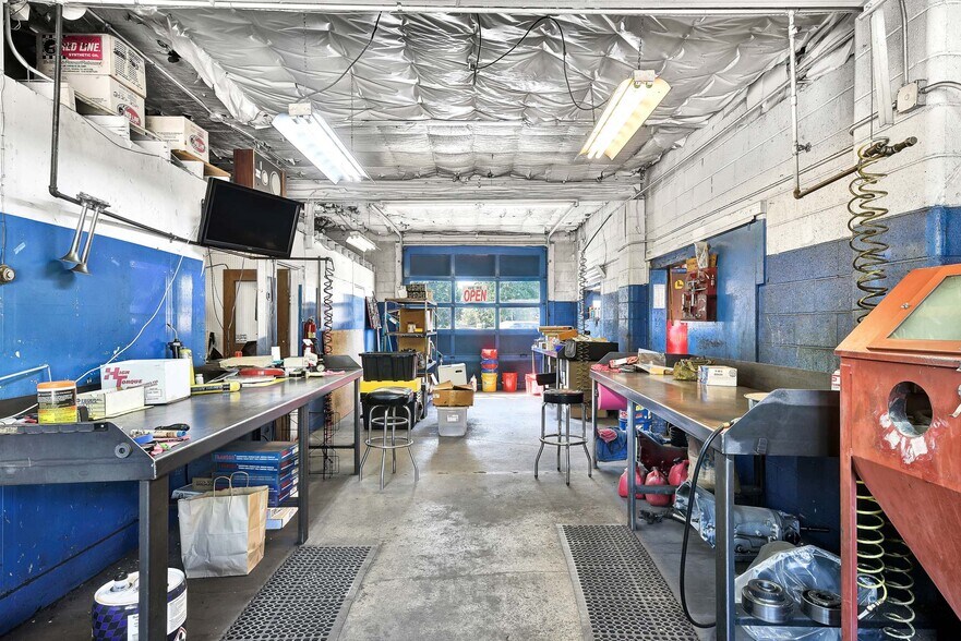 More Photos Of 30 S Latah St, Boise Auto Repair For Sale