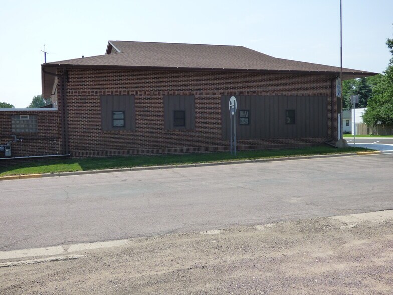 More Photos Of 106 N Renville St, Winthrop Office For Sale