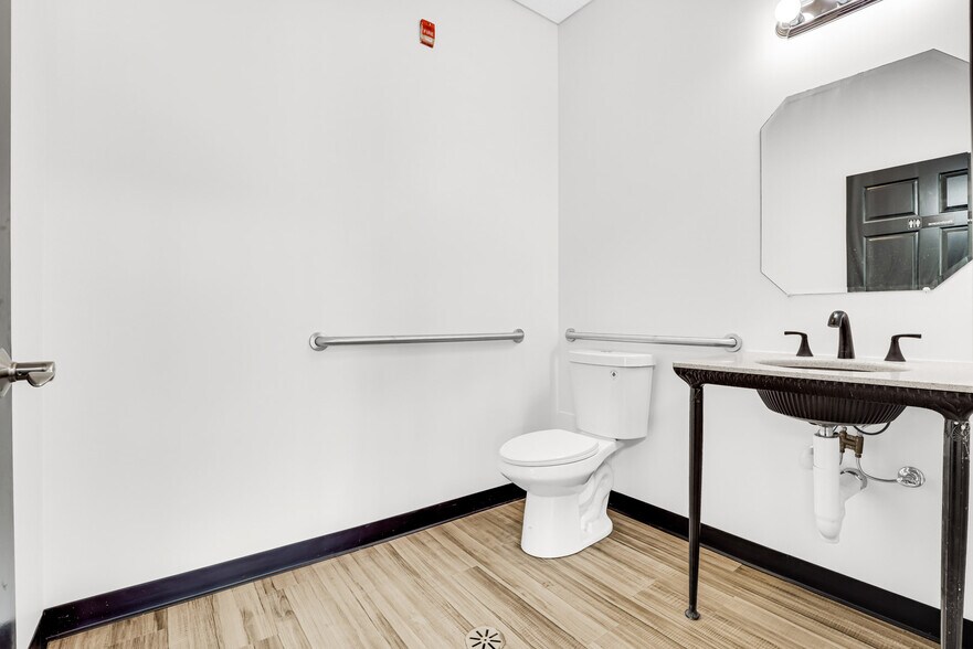 More Photos Of 11504 W 183rd St, Orland Park Medical For Sale